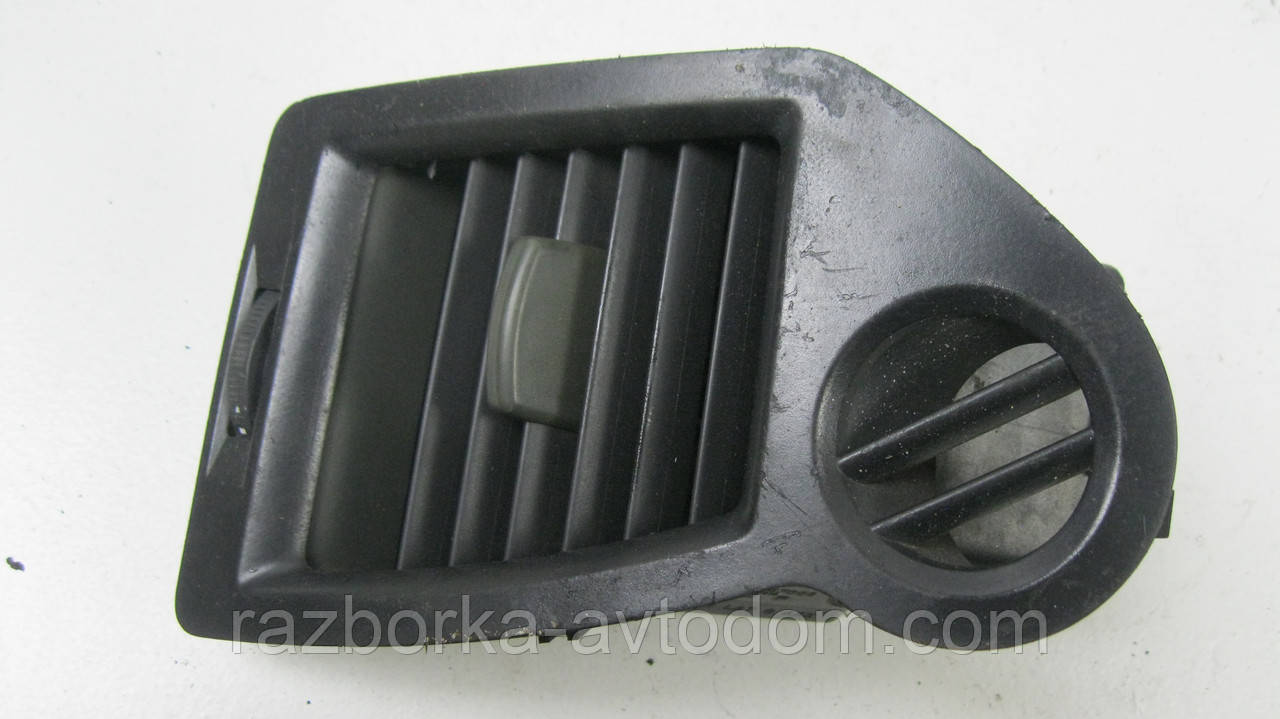 Дефлектор/повітродув лівий Renault Megane 2 (2003-2009) ДЕФЕКТ OE:7701062177