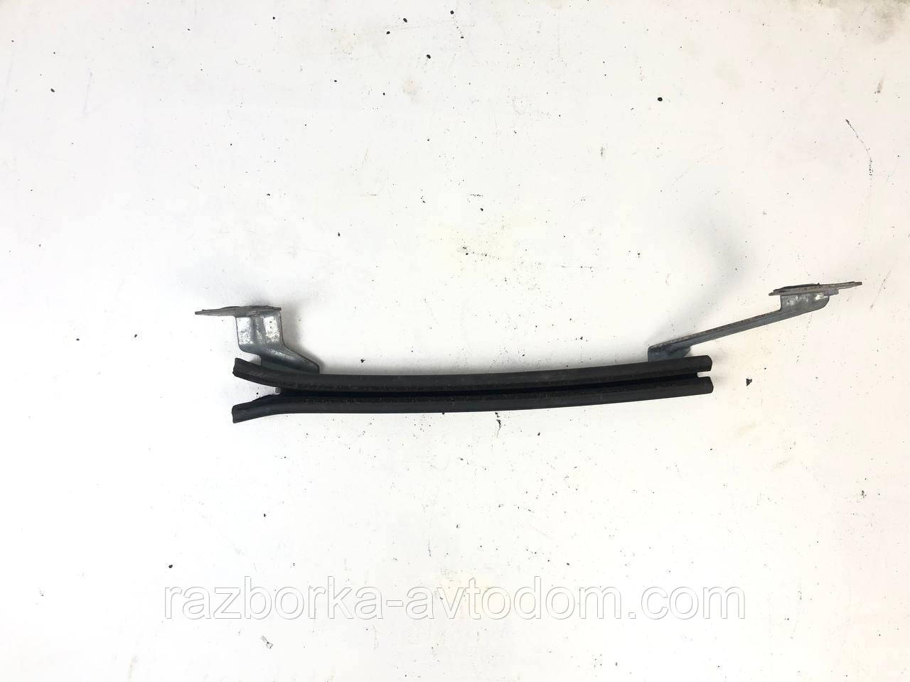 Напрямні двері передньої лівої (права) Citroen C4 (04-11) OE: 9649320380