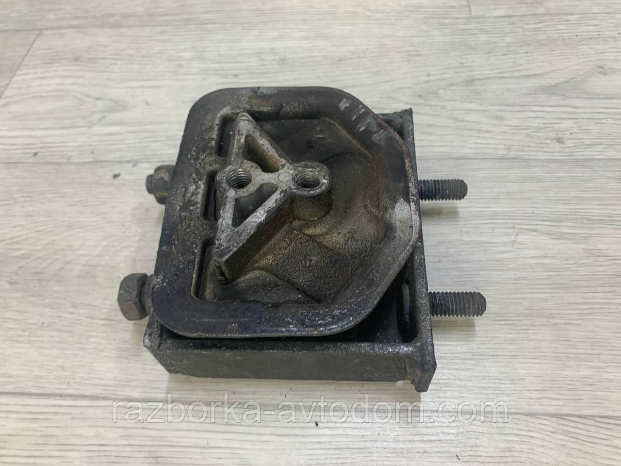 Подушка двигуна передня права Daewoo Lanos / Sens OE:3348-200r