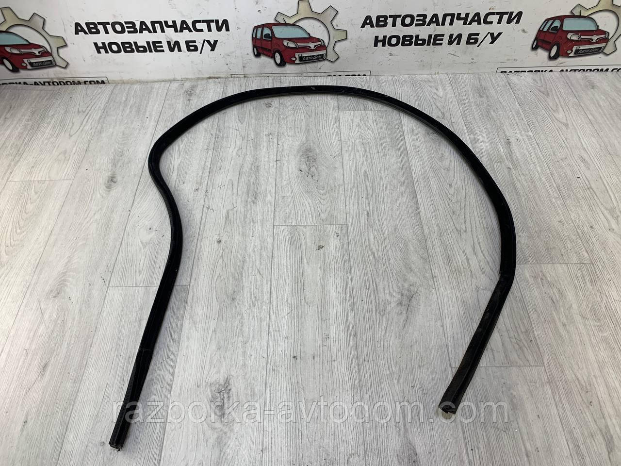 Ущільнювач дверей передній правій Skoda Superb (02-08) OE:3B0837440G B41