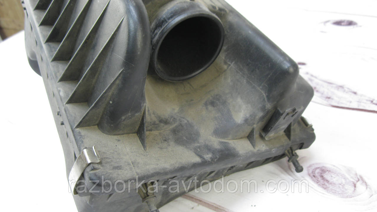 Корпус повітряного фільтра Opel Astra G (1998-2009) 1.6i OE:24402879