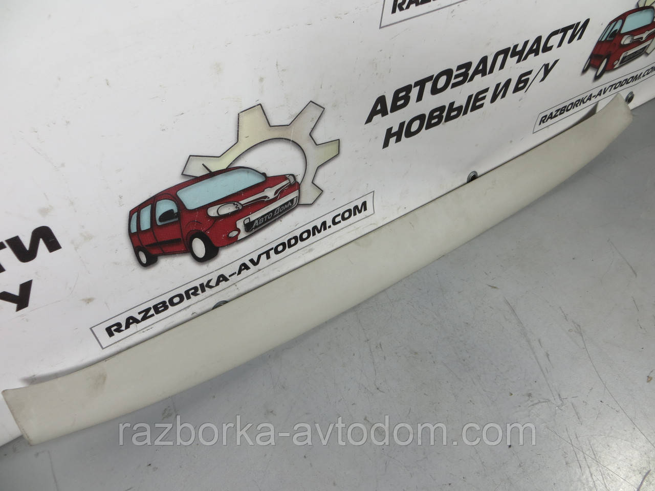 Накладка задньої ляди кришки багажника хетчбек Peugeot 307 (2001-2008) ОЕ: 9634127877