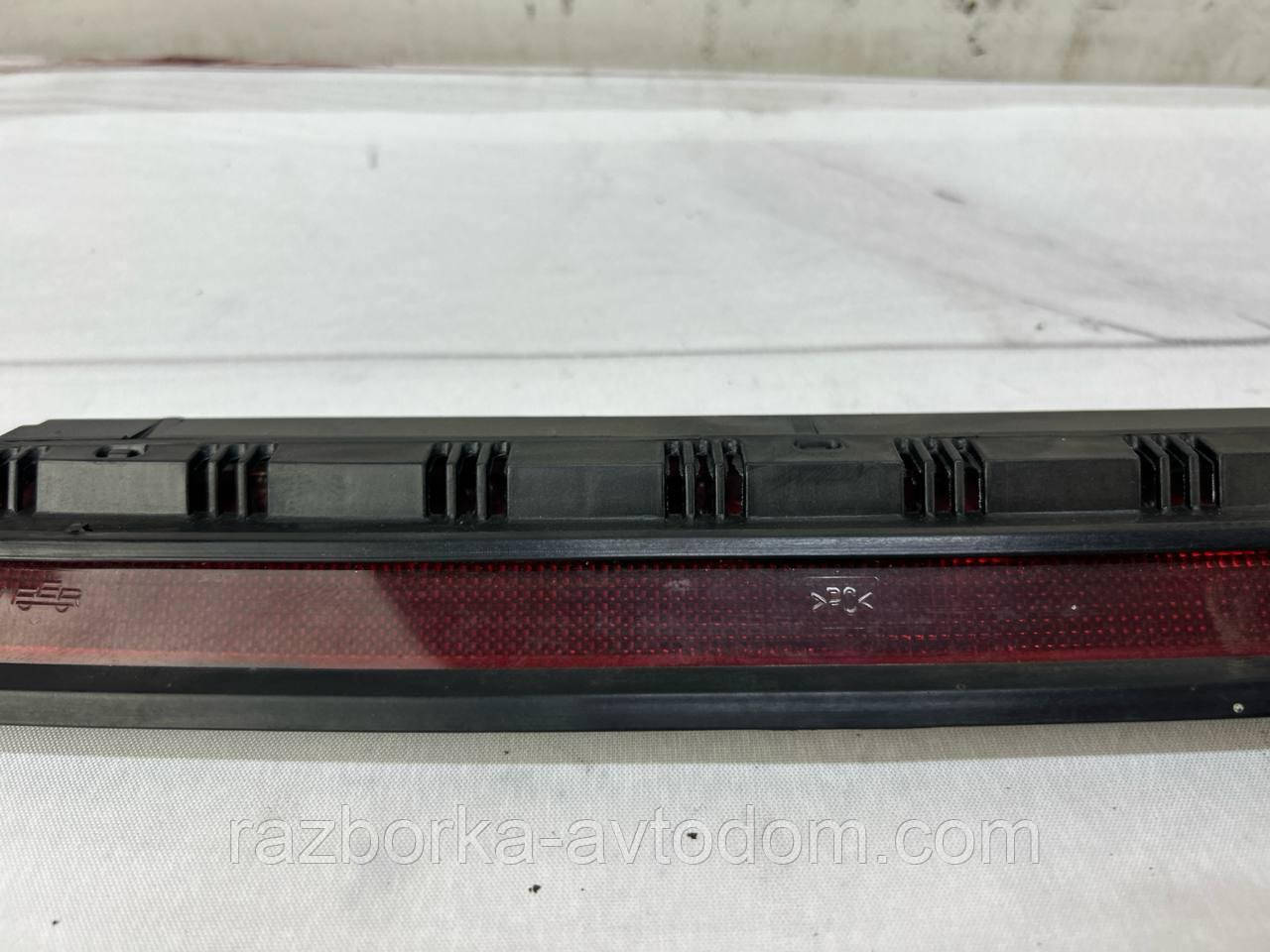 Ліхтар стоп сигналу задній верхній універсал VW Passat B5 (96-05) OE:3B5945135