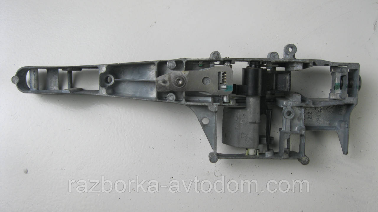 Корпус ручки передньої/задньої лівої зовнішньої двері Citroen C4 Picasso (2006-2013) OE:9109 58