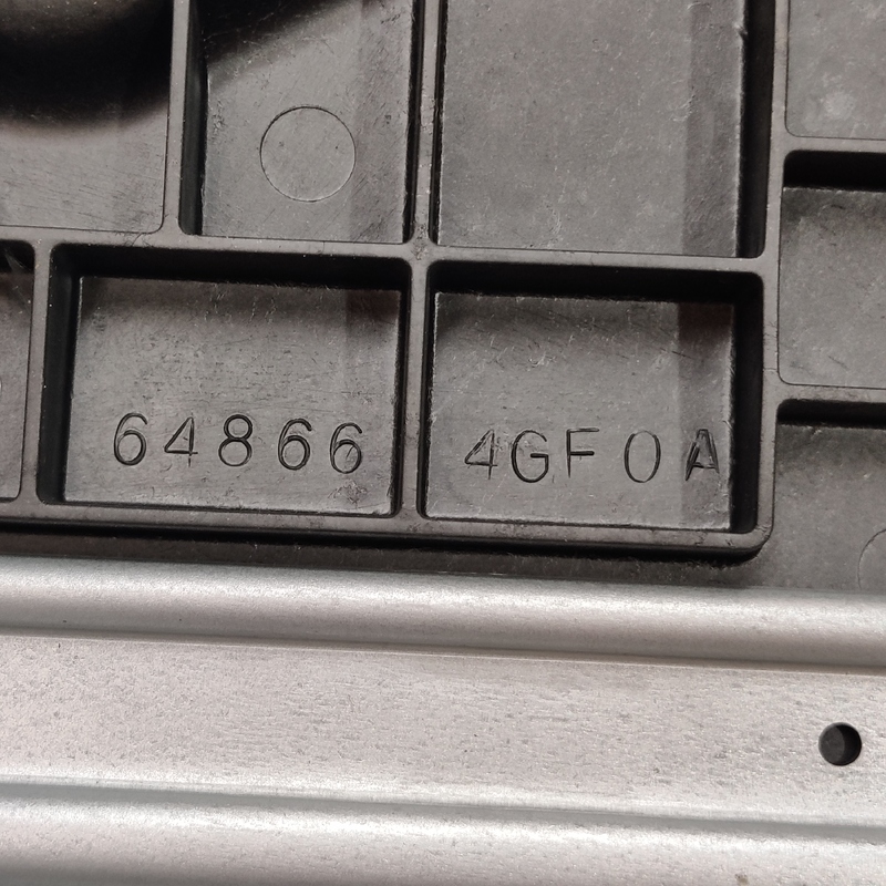 Крепіж акумулятора Infiniti Q50 (13-) 3.0 OEM 648664GF0A
