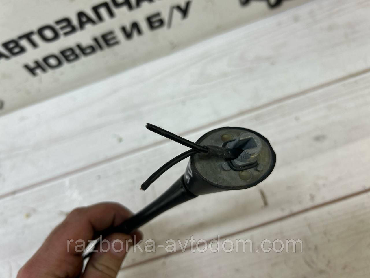Антена на дах задня (універсал) VW Passat B5 (96-05) OE:1J0035507