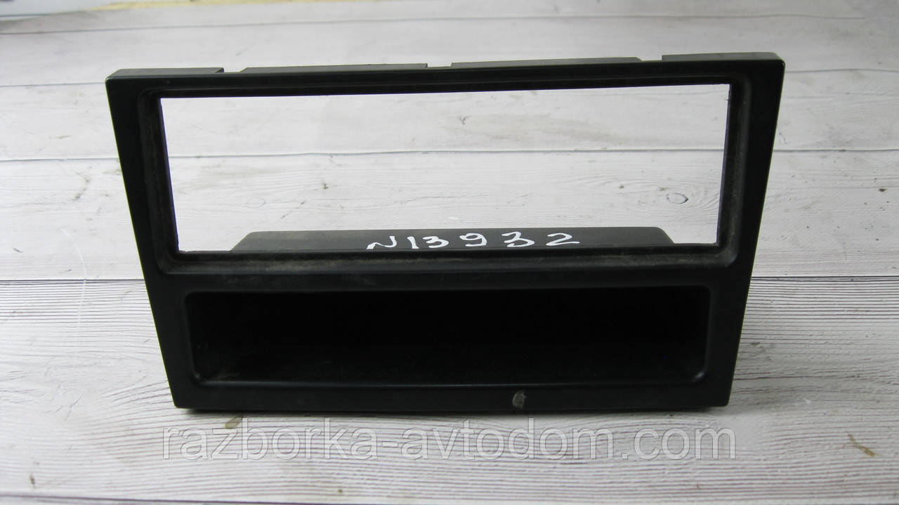Рамка магнітоли (центральної консолі торпеди) Opel Combo (01-12) OE:61262