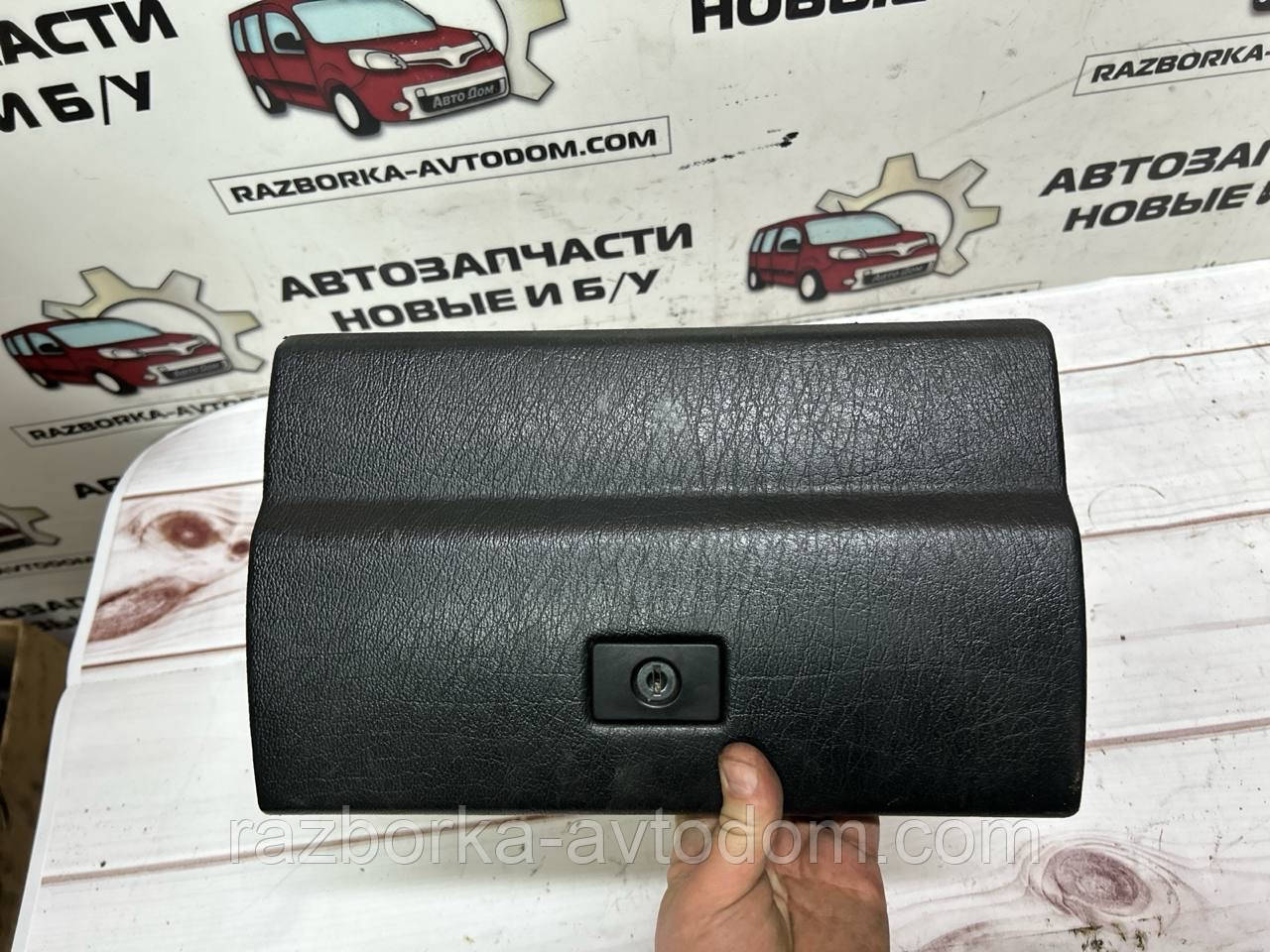 Кришка бардачка VW Transporter T4 (Transporter/Multivan/Caravelle), OE: 1L0857131A