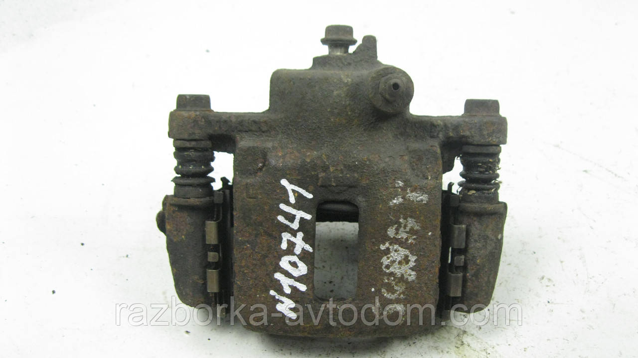Суппорт передній лівий Nissan Sunny B11 (1982-1986), B12, N13 (1986-1988) OE:4101105A90