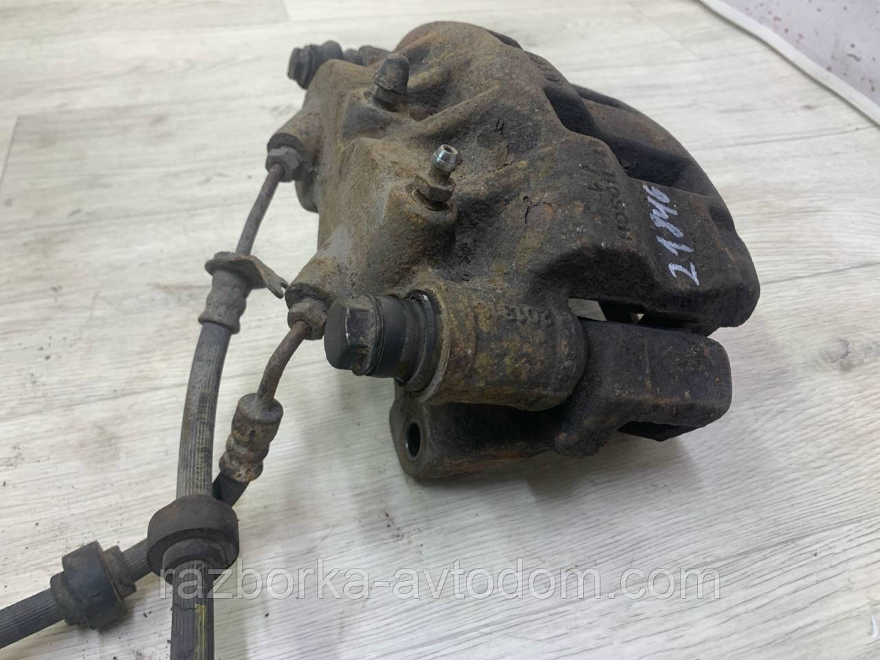 Суппорт передній правий R16/ два шланги Renault Master II (1998-2003) ОЕ:7701206725 OE: 7701049696