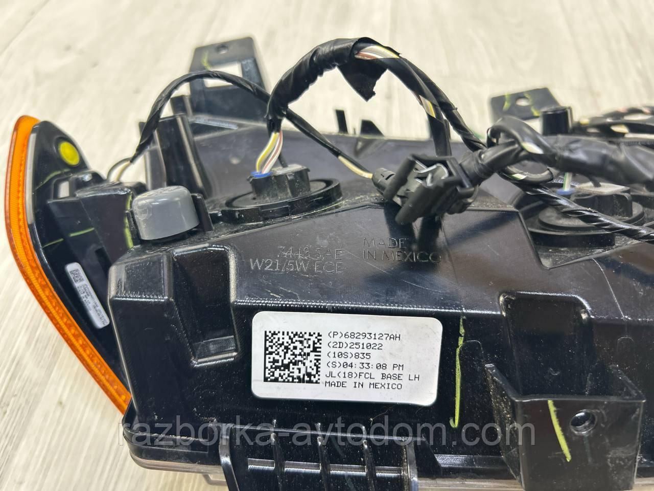 Покажчик повороту в бампері (повторювач) лівий Jeep Wrangler JL (18-23), Gladiator (20-23) OE:68293126AH Б/У OE 68293127AA