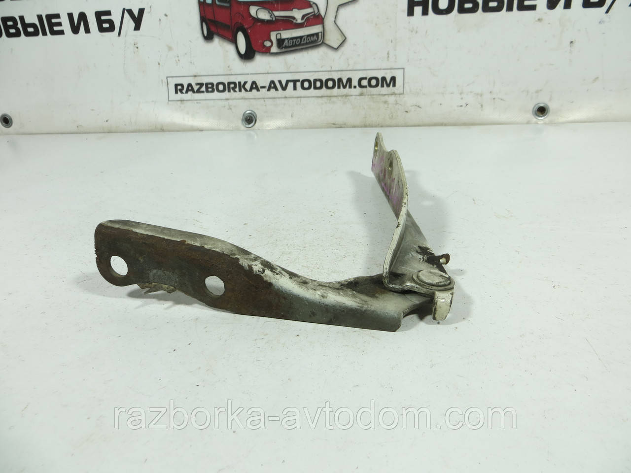Петля капота права NISSAN VANETTE C23 (1991-2001) ОЕ: 654000C010