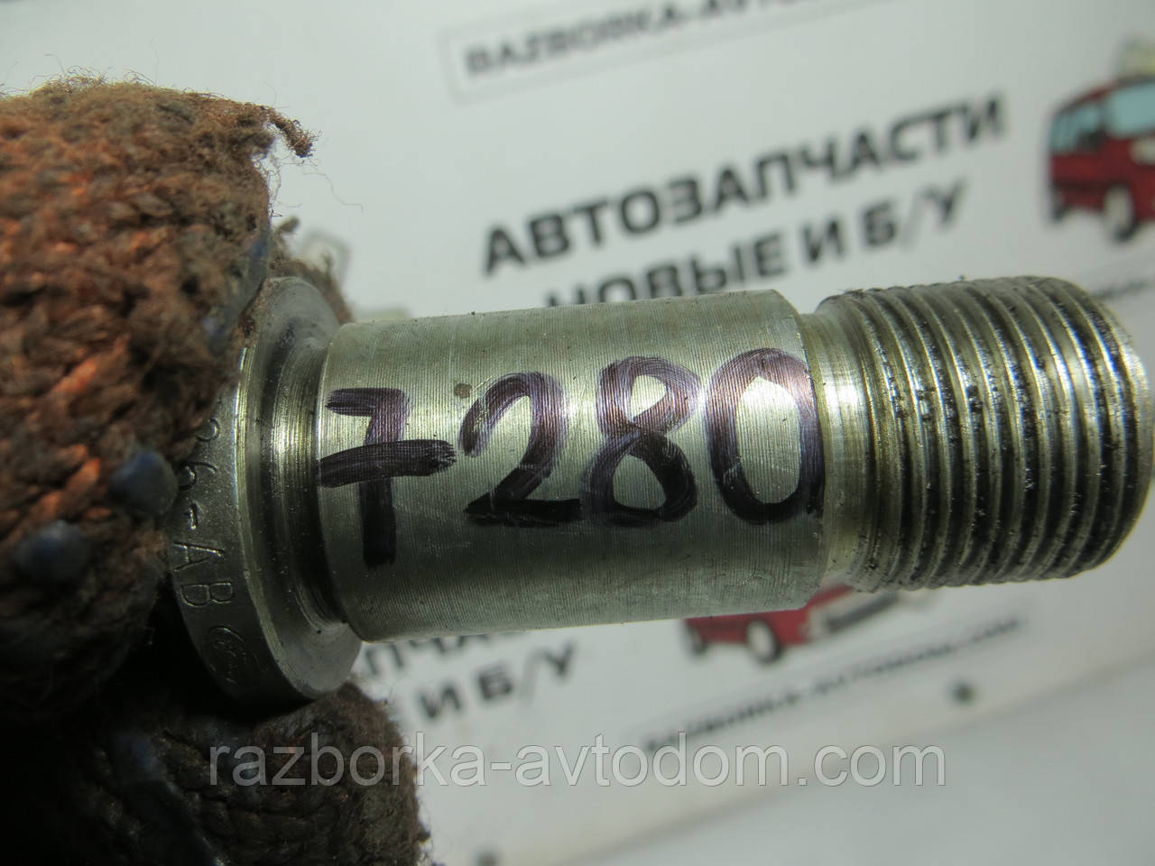 З'єднувач оливного радіатора з фільтром FORD TRANSIT (1995-2000) ОЕ: 914F-6A726-AB