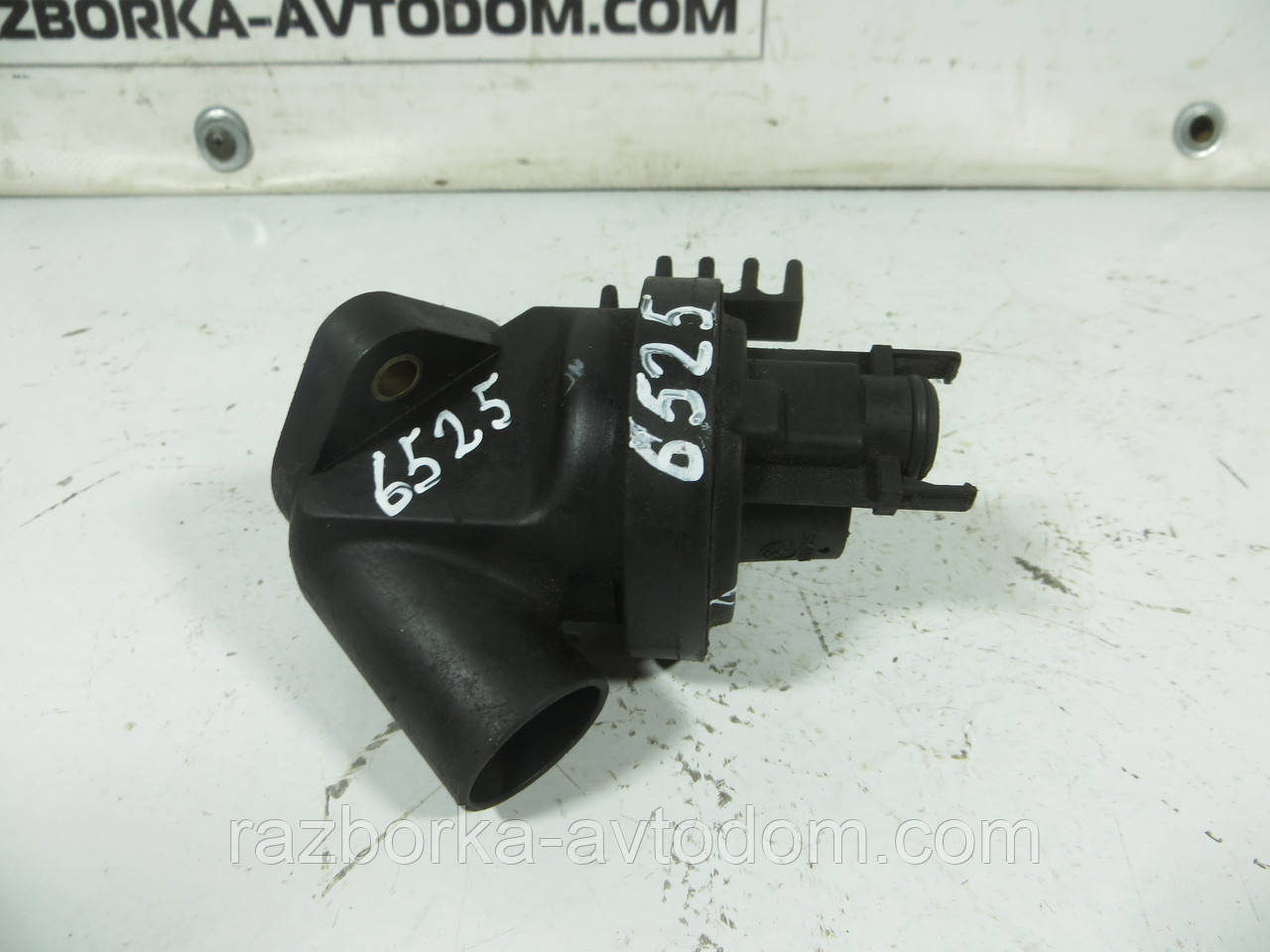 Клапан системи вентиляції двигуна BMW 5 E28 2.4td (M21D24) E34 ОЕ: 3911170904