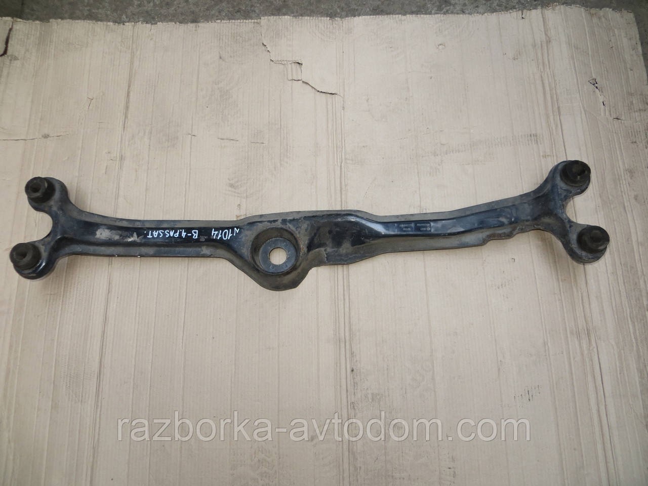 Балка передня поперечна VW Passat B4 (93-97) OE:357199199