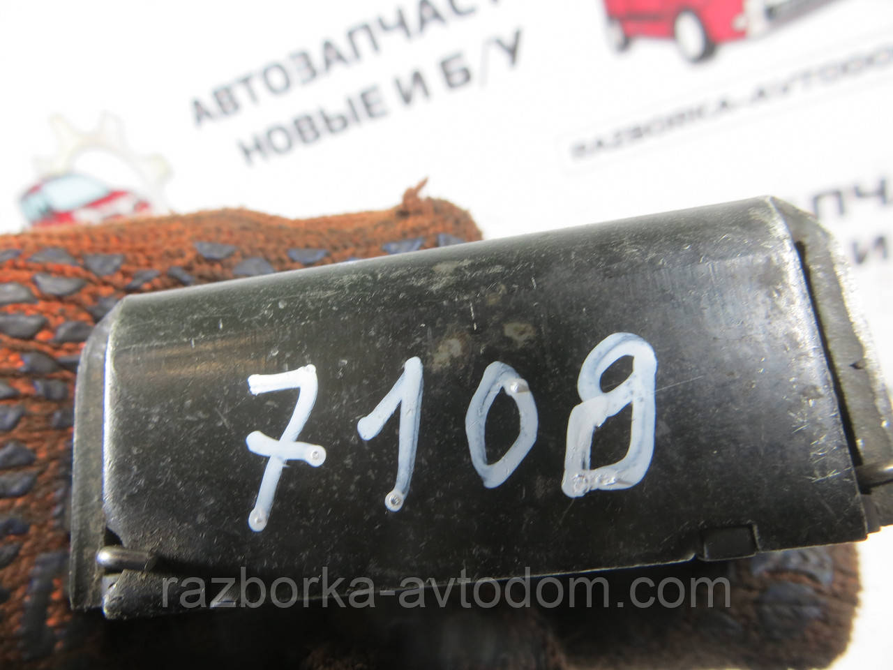 Засувка (замок) заднього сидіння FORD TRANSIT (1986-2000) ОЕ: 92VB-62652-B