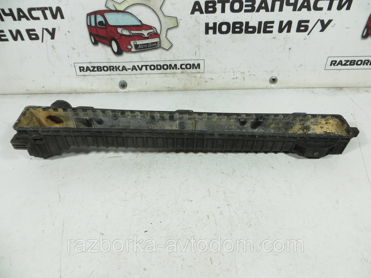 Бачок радіатора основного (охолодження) (маленький) МКПП 2.2CDI, 2.3 16 V, 2.3TD Mercedes Vito 638 (1996-2003 OE A6385013001