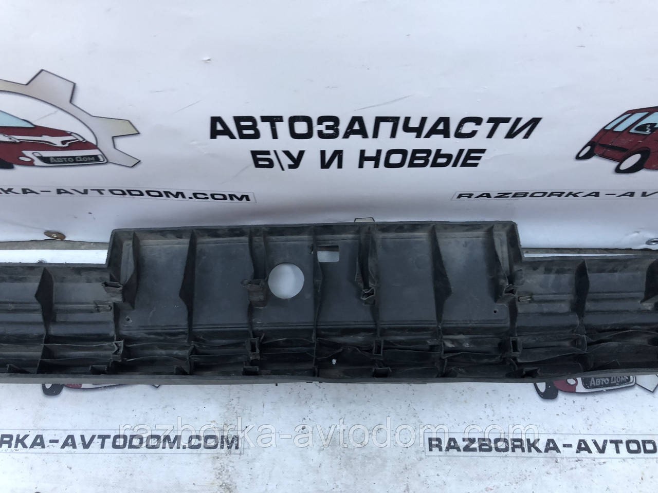 Бампер передній VW Santana B2 (81-84) OEM 325807221