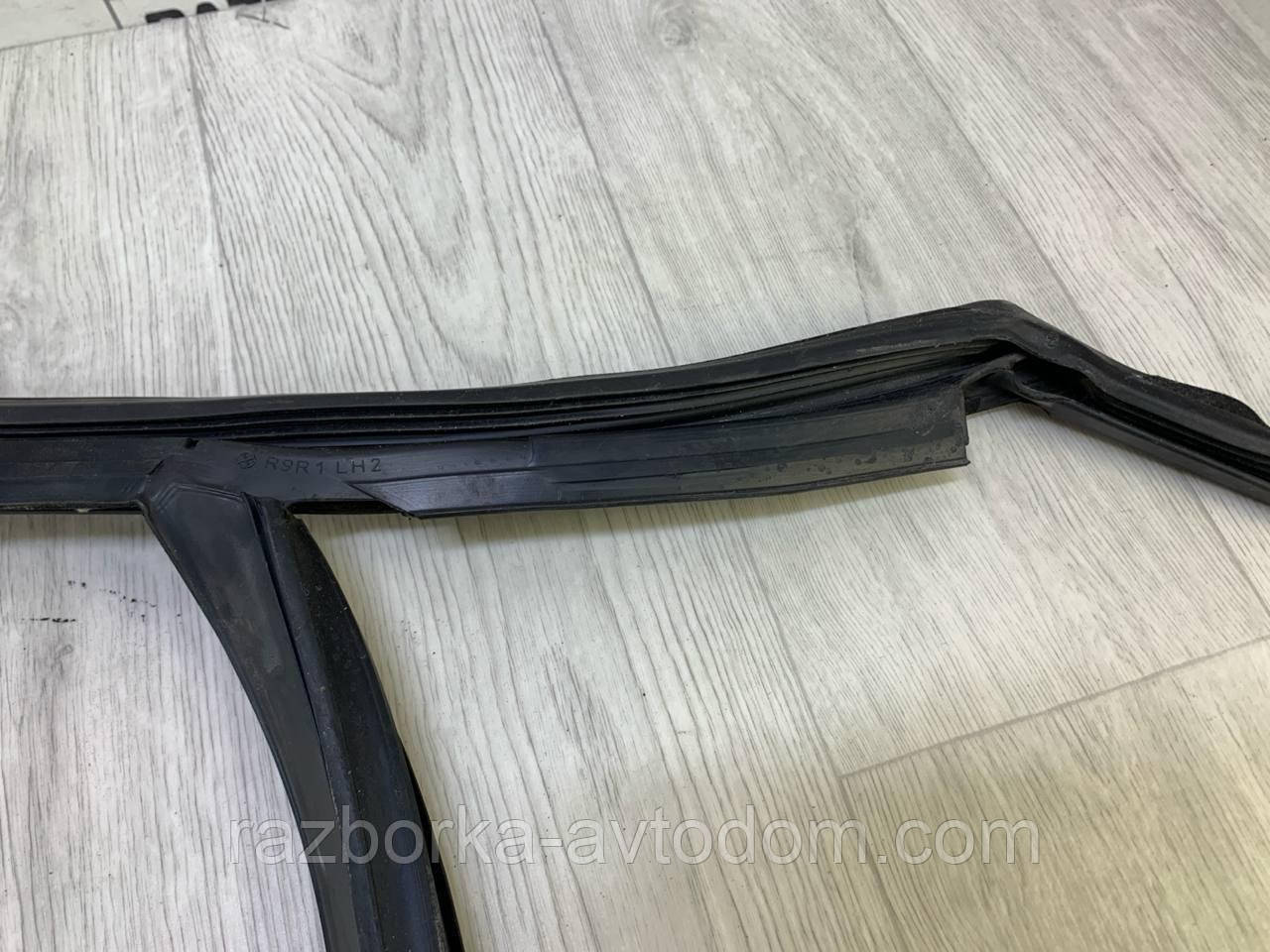 Ущільнювальна гумка скла дверей передньої лівої Ford Mondeo (07-14) OE: 1765373