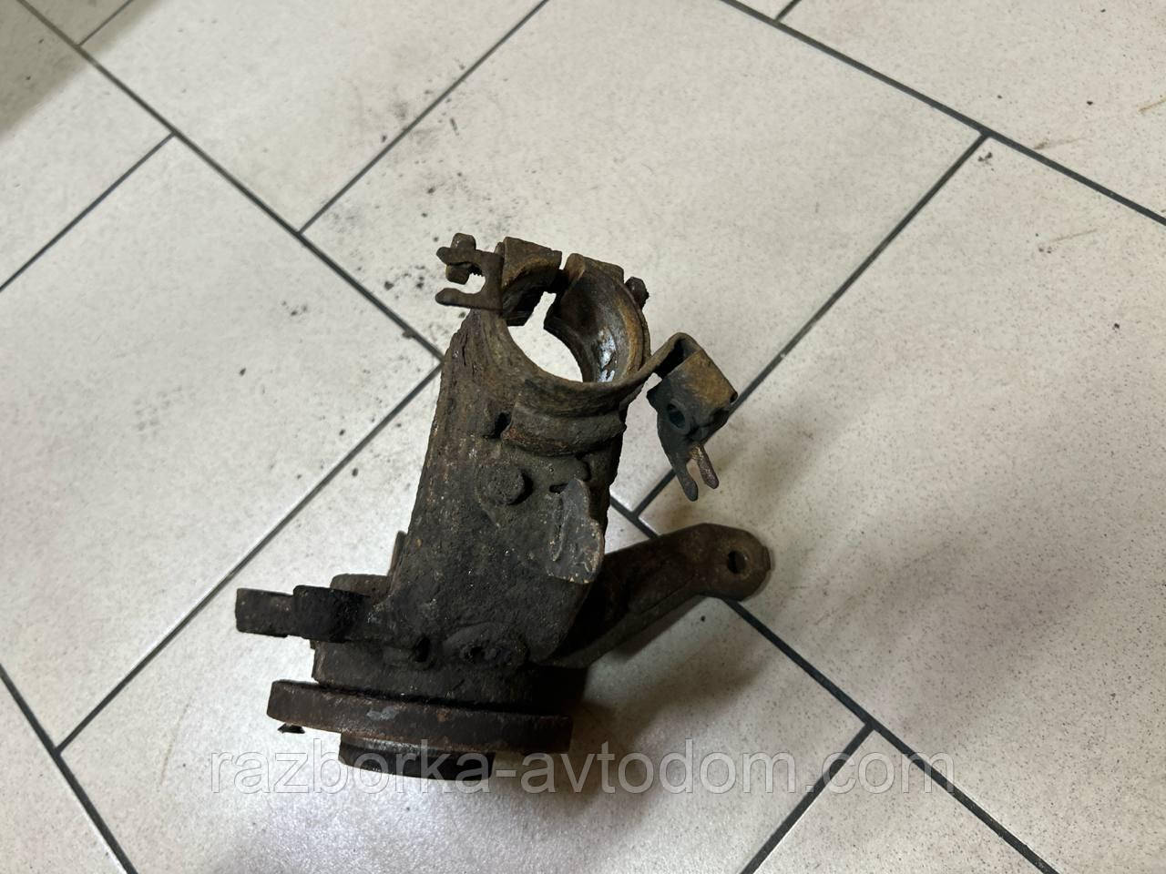 Поворотний кулак передній лівий (цуфа/ступця) D18 Citroen Berlingo (03-08), Peugeot Partner (03-) OE:364654