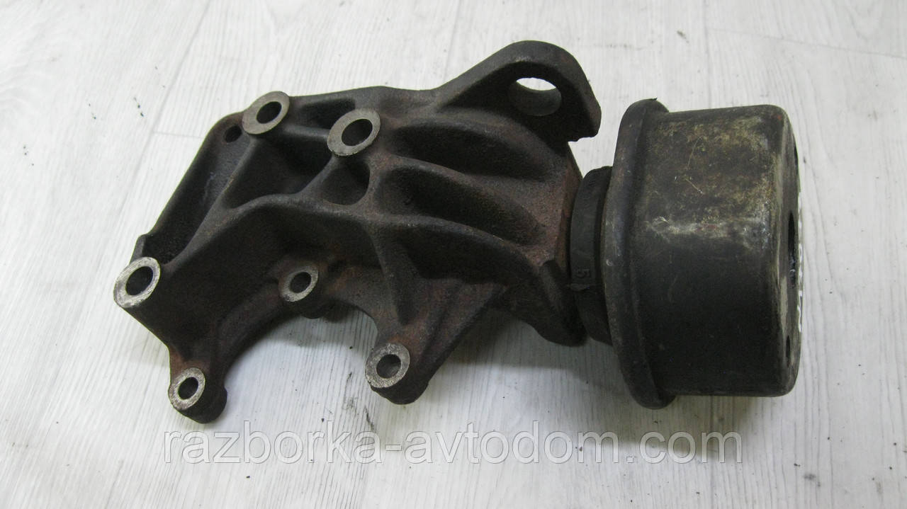 Подушка КПП VW T4 (1990-1996) OE: 074198207B