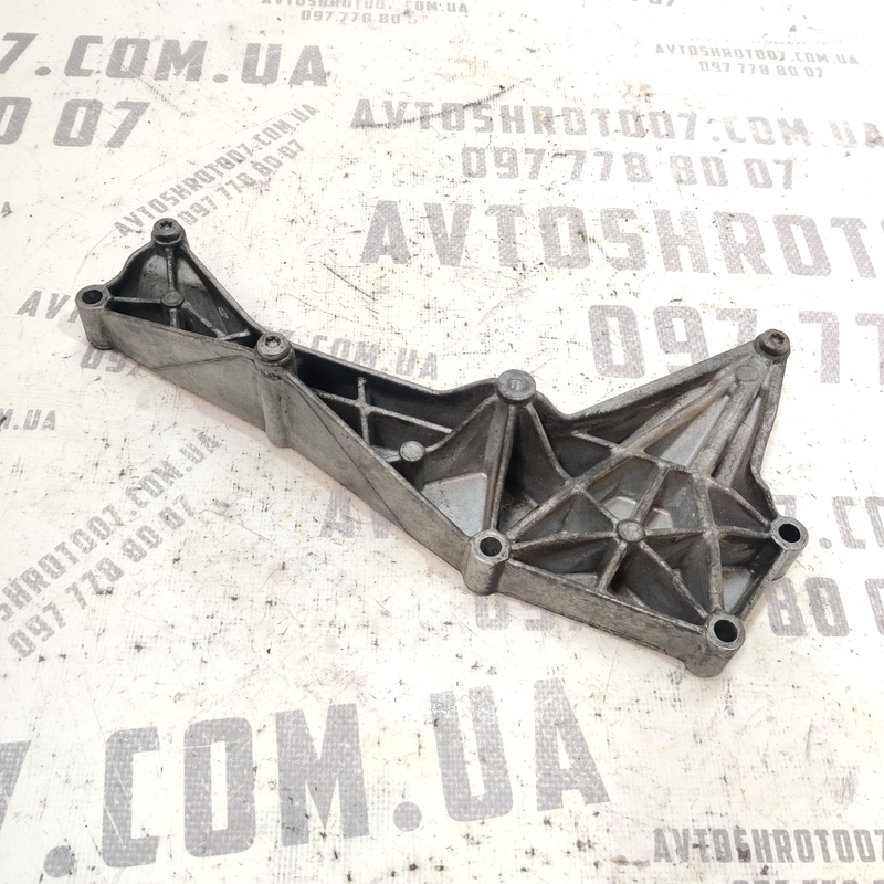 Кронштейн двигуна Audi A4 B8 (07-15) 2.0 дизель 03L131159