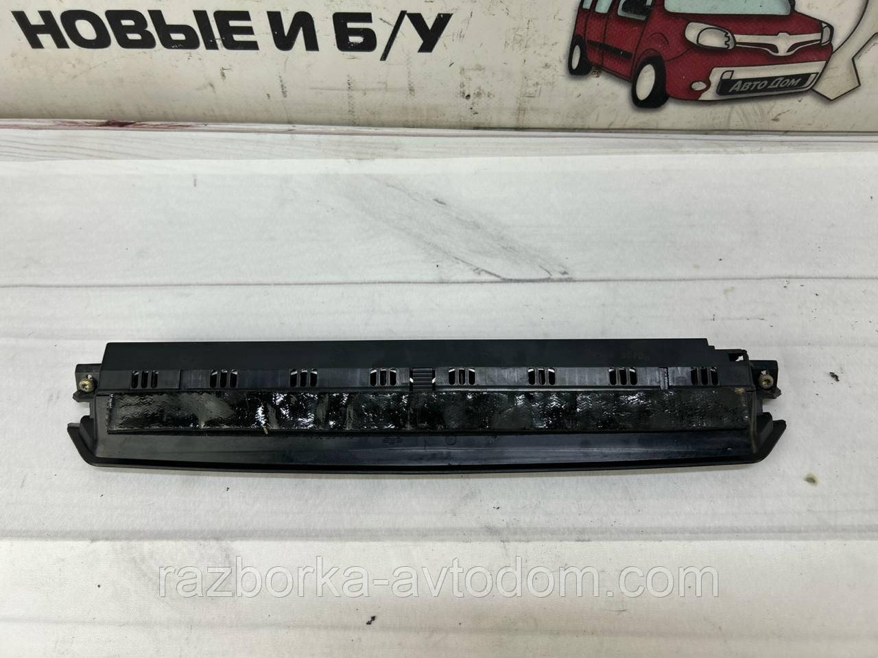 Ліхтар стоп сигналу задній верхній універсал VW Passat B5 (96-05) OE:3B5945135