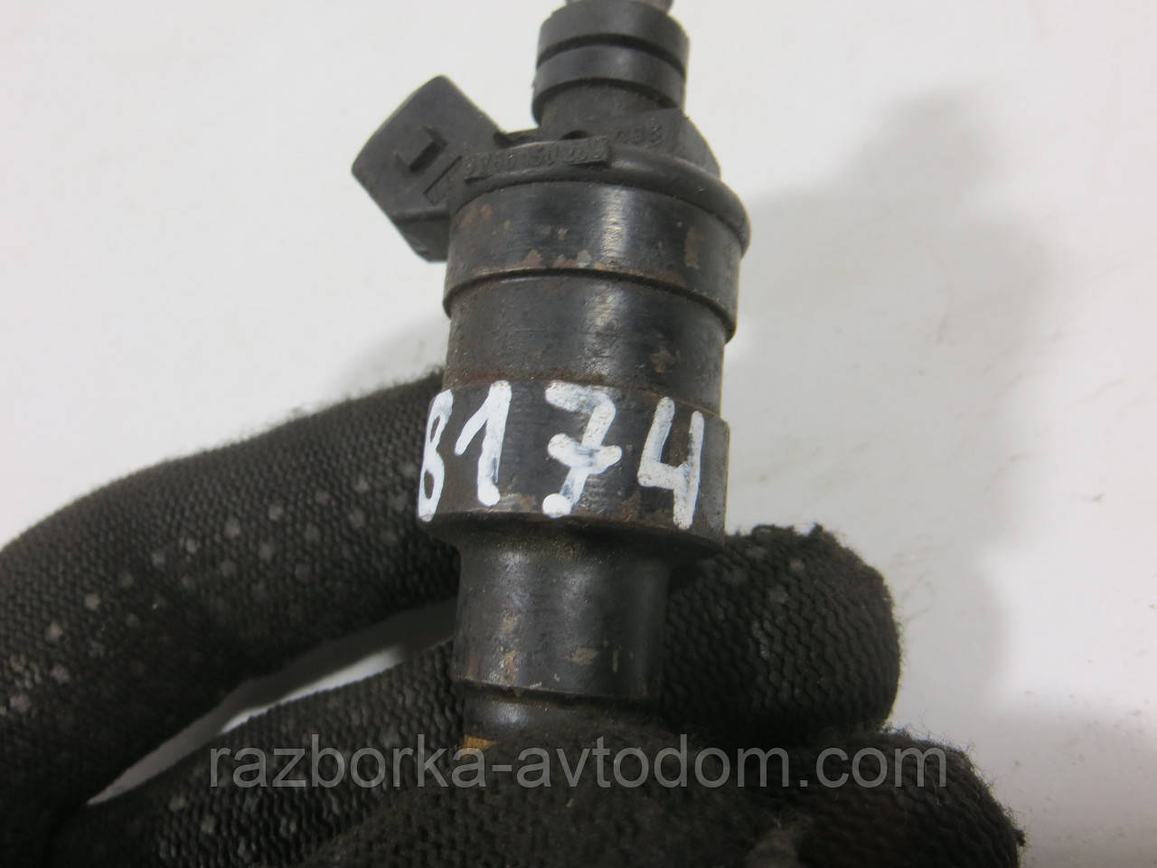 Форсунка бензинова 2.0, 2.3 BMW 3 E30, 5 E28, VOLVO 240, 740, ROVER MONTEGO (1982-1994) OE 280150209