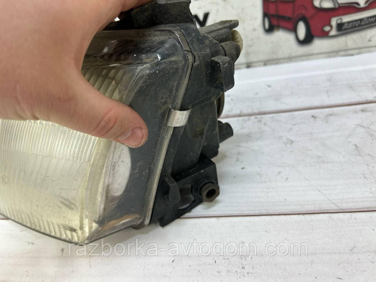 Фара ліва VW Passat B5 (96-00) OE:3B0941017L Дефект