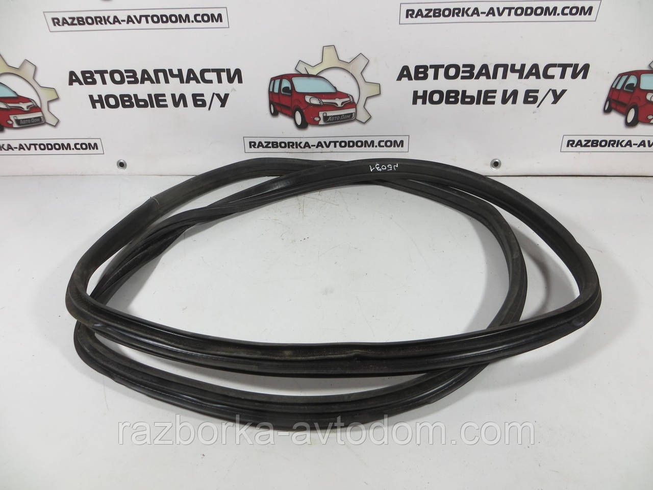 Гумка дверей передня права Opel Zafira A (1999-2005)