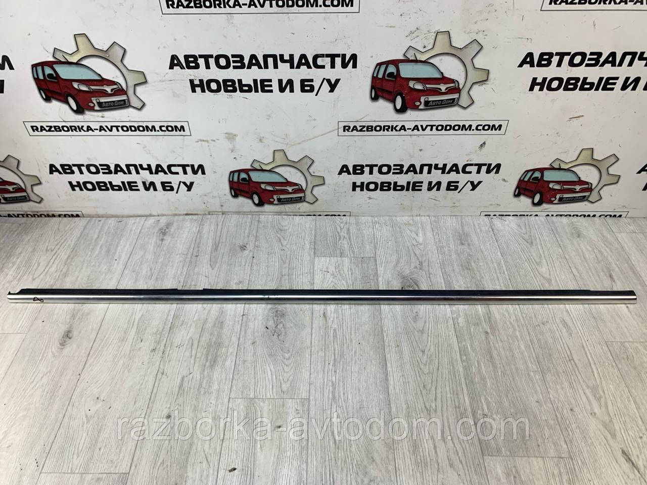 Ущільнювач/Накладка дверцят задньої правої (сидан) Skoda Superb (02-08) OE:3U5839478G