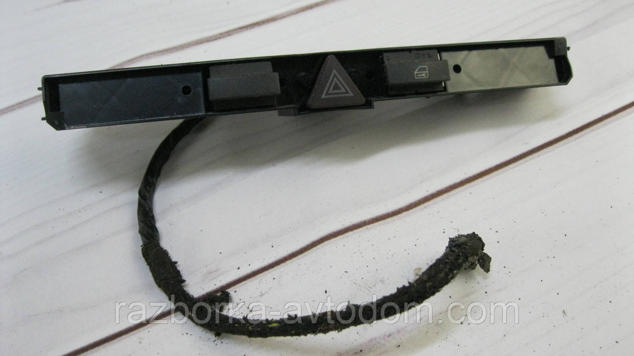 Кнопка аварійної пригоди Opel Zafira B (2005-2010), Astra H OE:13100105