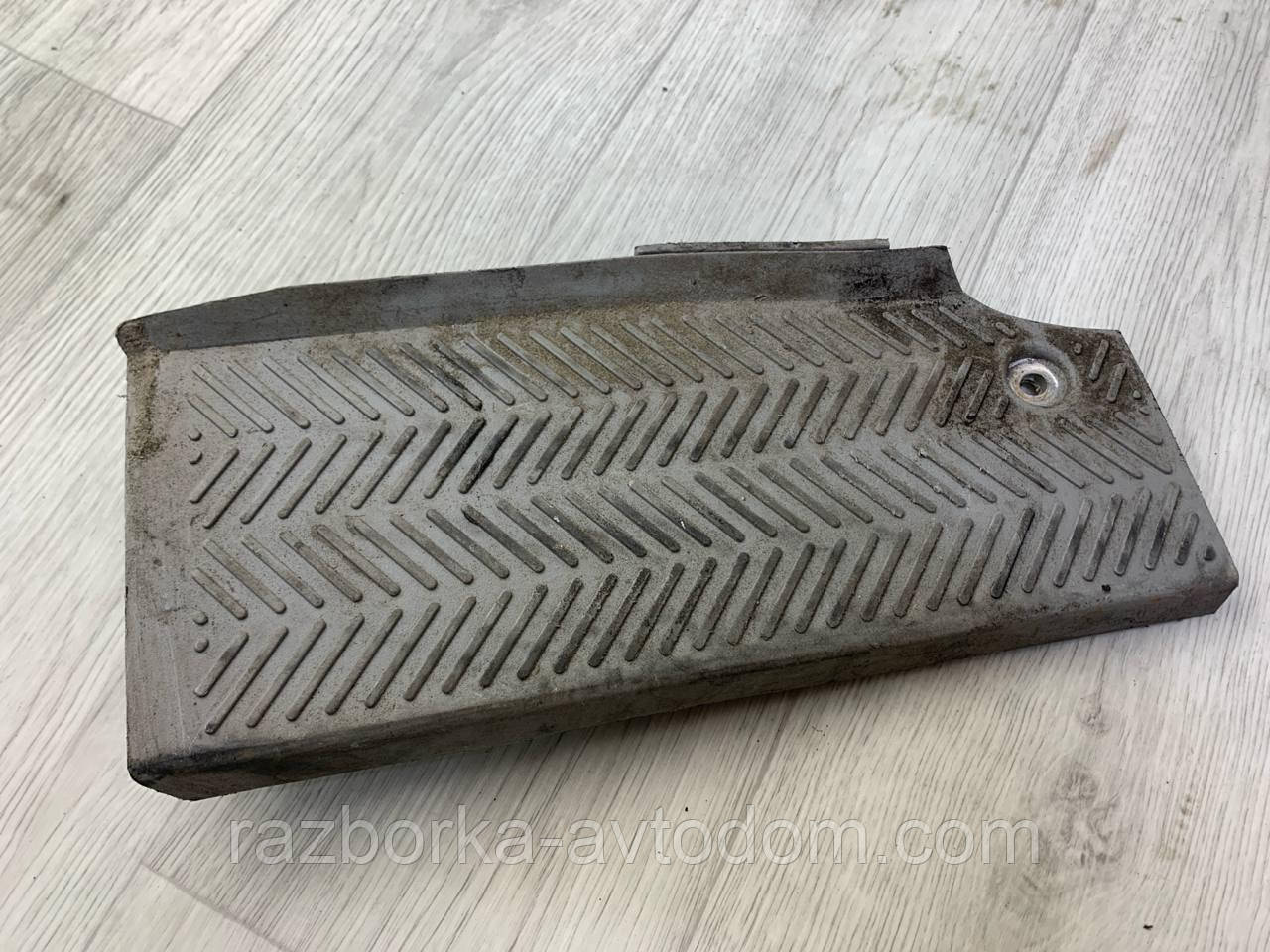 Накладка Майданчик для відпочинку ноги лівої Kia Cerato (2006-2009), OE:328912F000