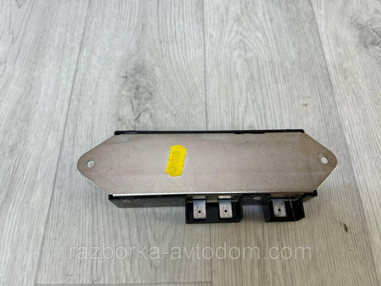 Підсилювач антени Opel Omega B (93-99) OE:90379276