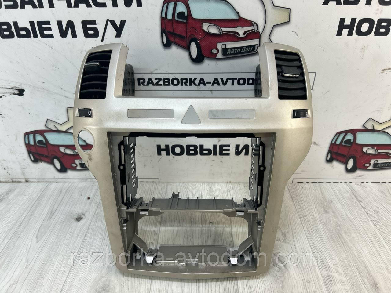 Центральна накладка, консоль торпеди Opel Zafira B (2005-2011) OE:13144402, 13162556