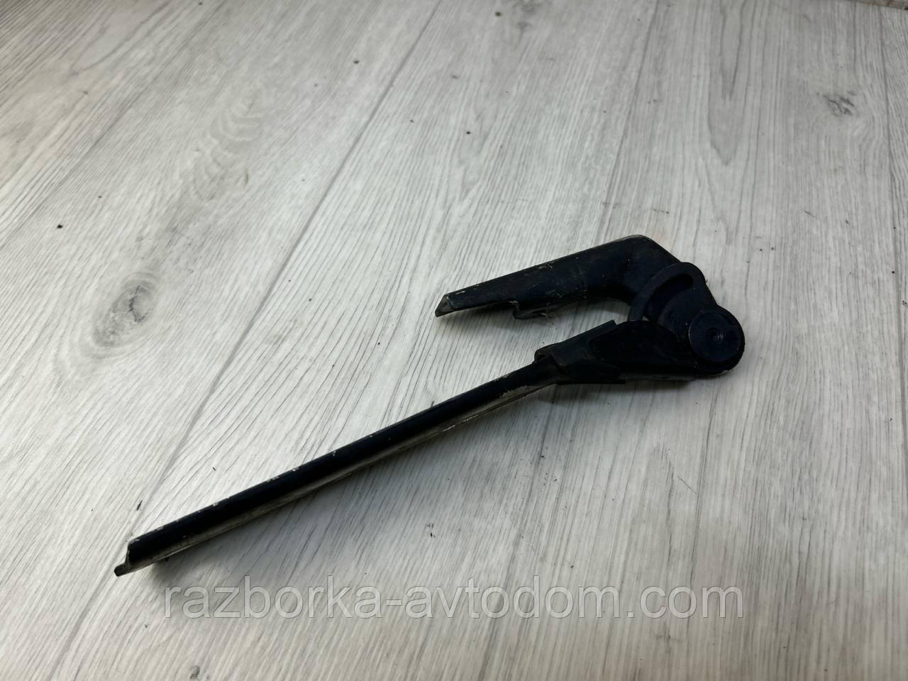 Петля капота ліва SKODA Superb 1 (02-08), VW Passat B5 OE:3b0823301a
