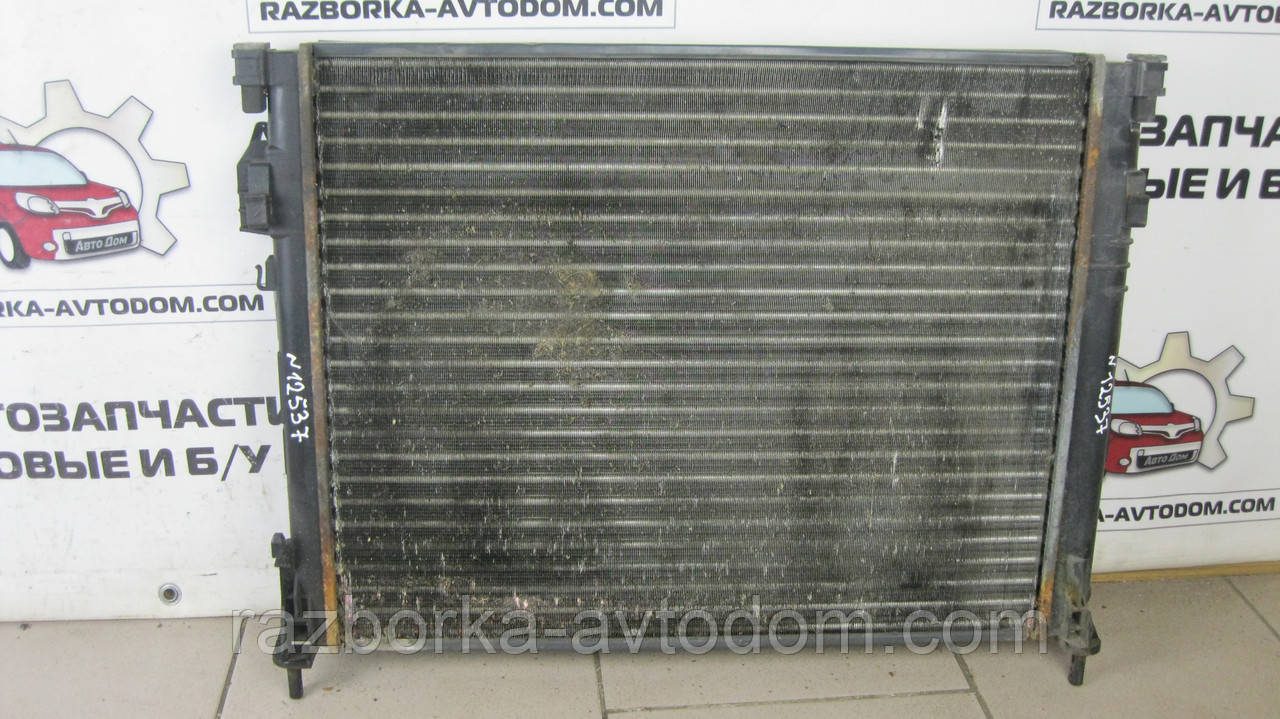Радіатор охолодження основної Renault Trafic, Opel Vivaro, Nissan Primastar (2000-2014) 1,9CDI OE:8200073817