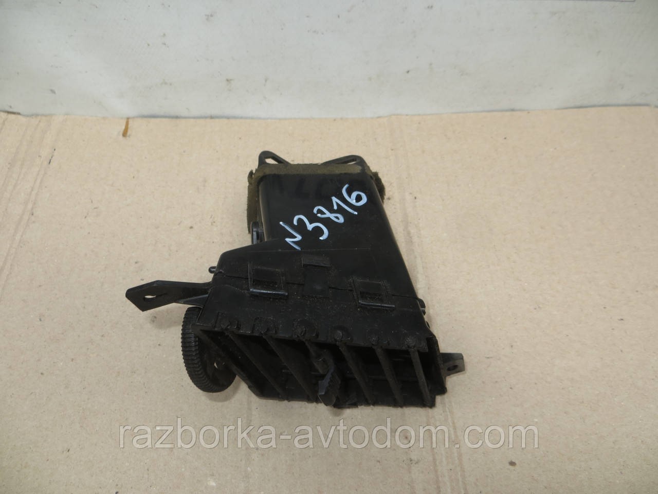 Повітродувка дефлектор у торпеді Nissan Sunny N13 (1986-1988) OE:6875667A00 фото 2