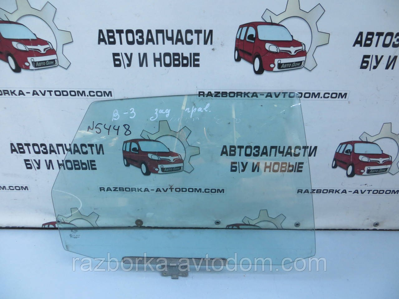 Скло заднього правого дверей (сідан) VW Passat B3, B4 (1988-1997) ОЕ: 357845206