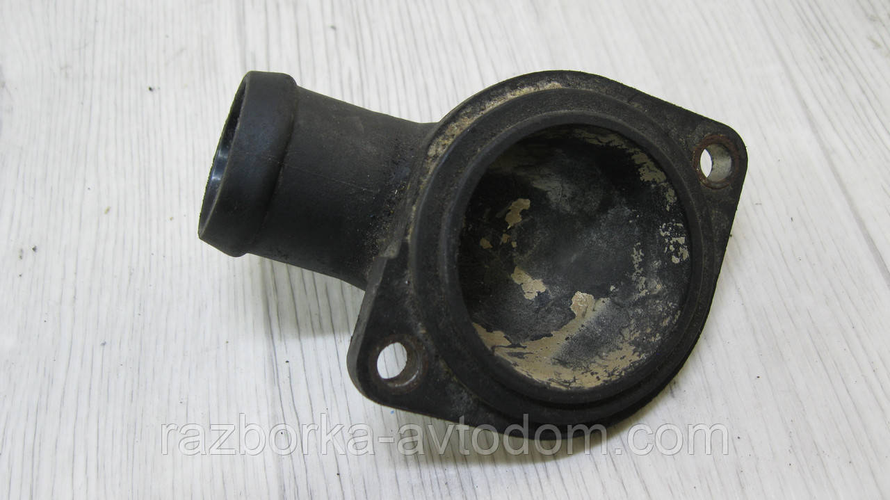 Фланець системи охолодження VW T4 (1990-2003), Golf 3 (1991-1998), Passat B3 (1988-1993) OE: 055121121F