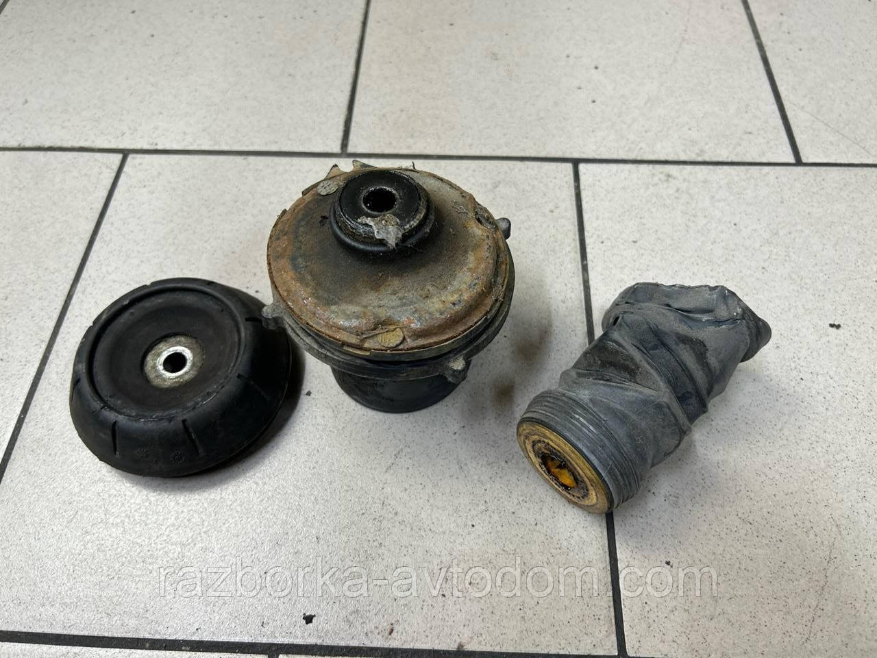 Опора амортизатора переднього правого (комплект) Opel Corsa C (00-06) OE:90468618