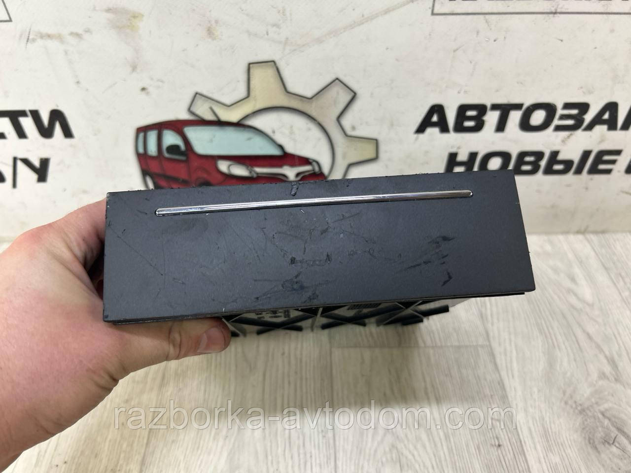 Пепельниця центральної консолі торпеди Skoda Superb (02-08) OE: 6y0858332