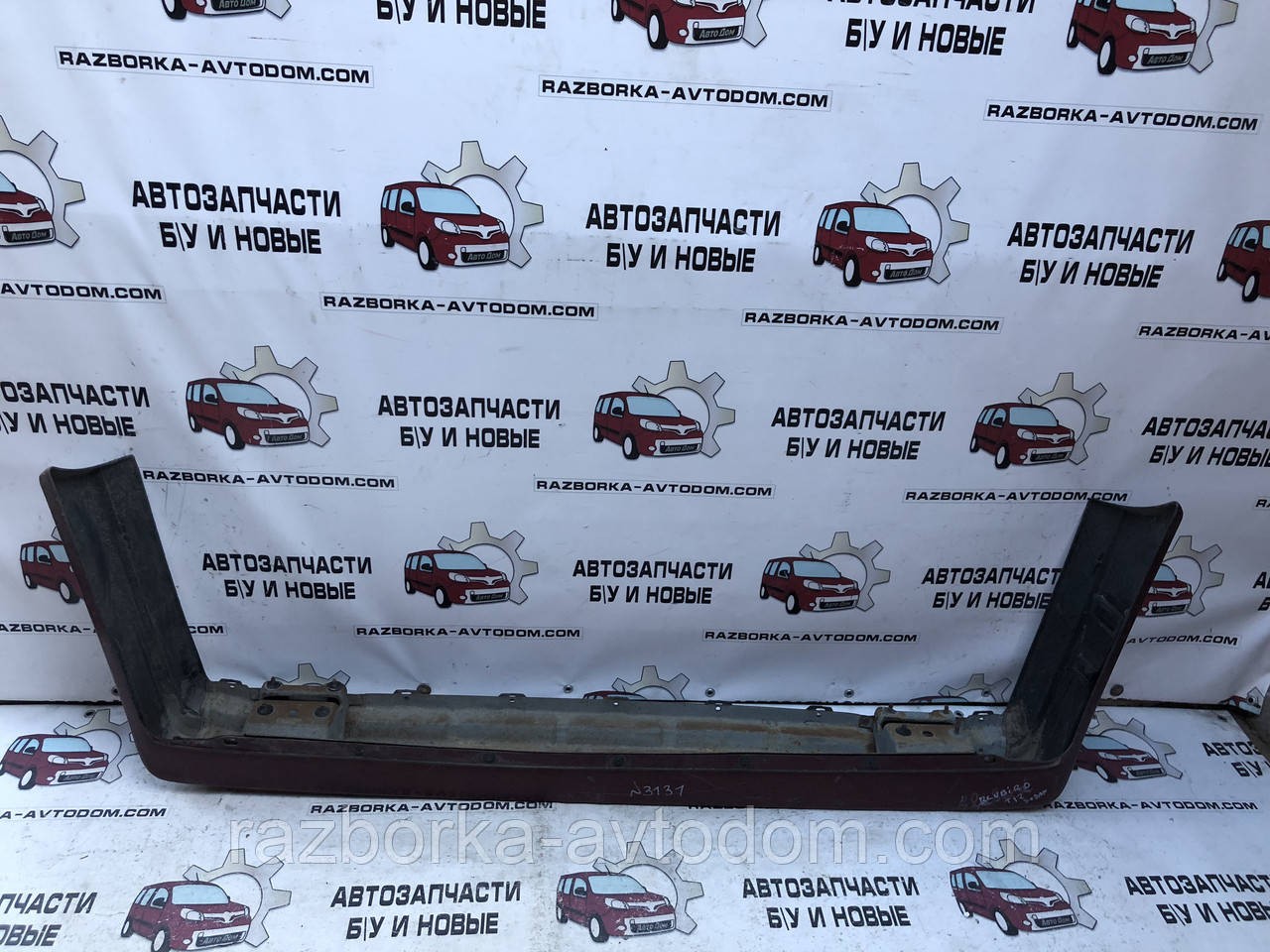 Бампер задній Nissan Bluebird T12/T72 (85-90) 85210-D4400