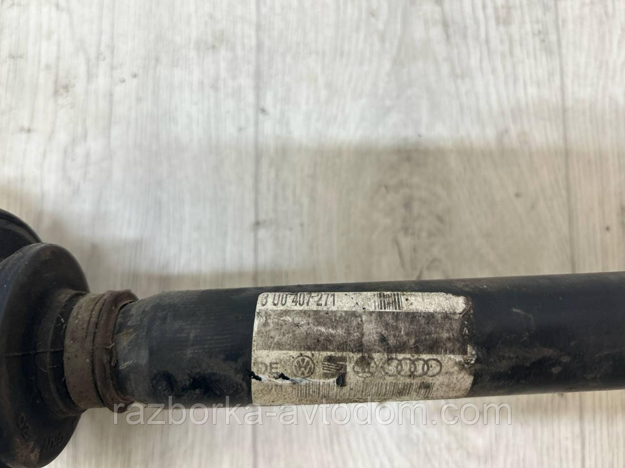 Напівось передня ліва (привод) 1,9TDI, 2,0TD Skoda Superb (02-08), VW Passat B5, Audi A4 B5 OE:3u0407271 (38 шліц)