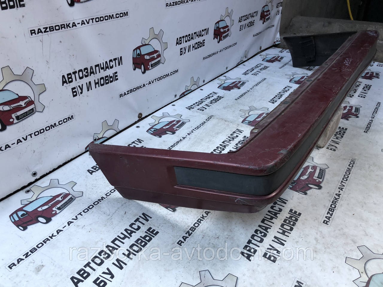Бампер задній Nissan Bluebird T12/T72 (85-90) 85210-D4400
