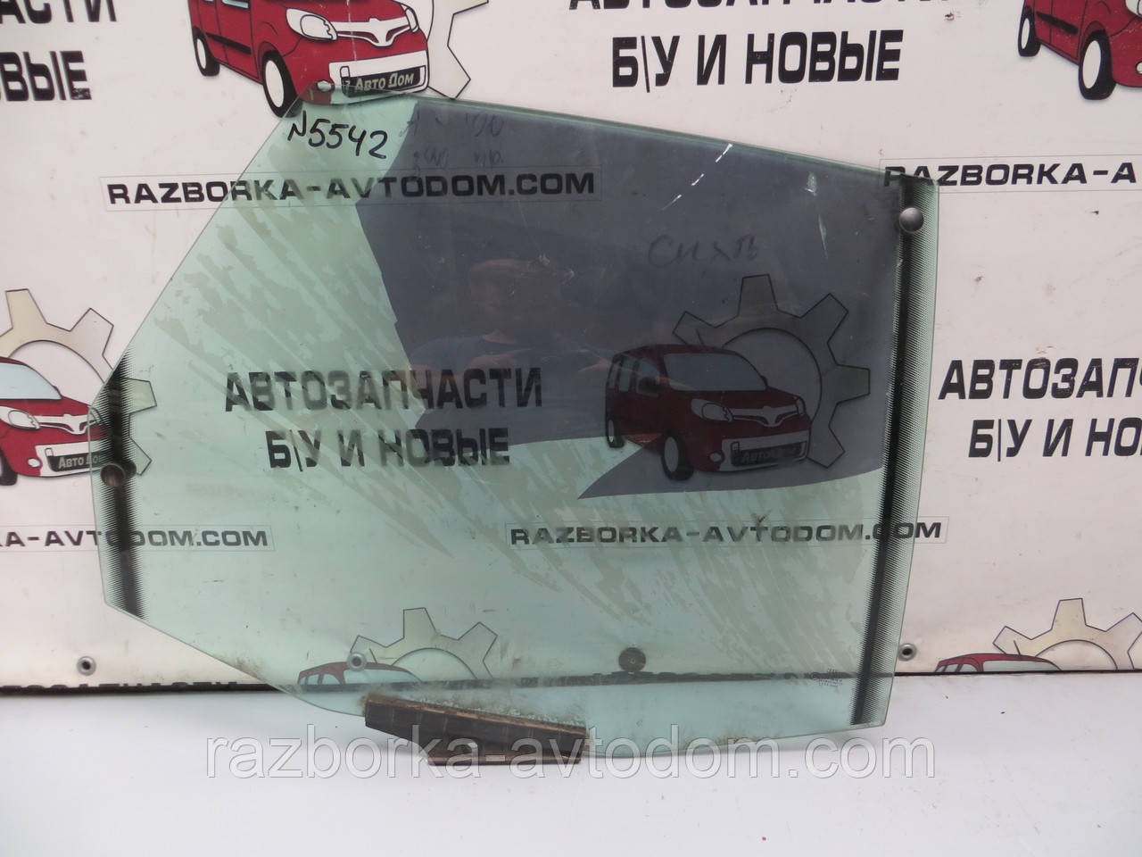 Скло заднього правого дверей Audi 100 C3 (1982-1991) ОЕ: 443845026G