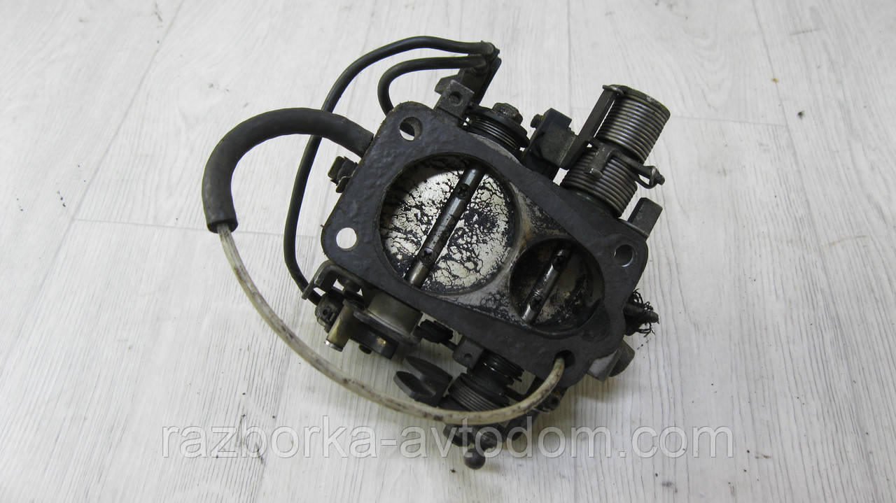 Дросельна заслінка VW Passat B3 (1988-1993) 1.8 OE: 037133063T