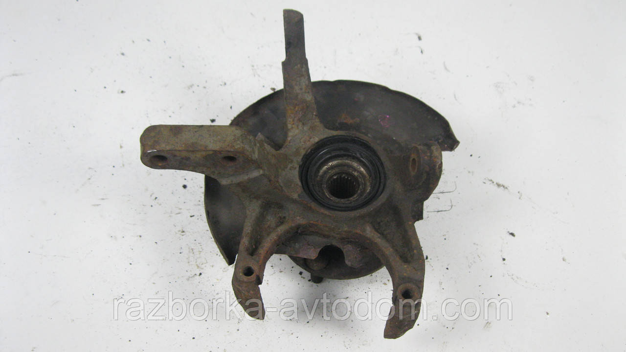 Поворотний кулак/ступиця передній правий Nissan Micra K10 (1982-1992) OE:4001421B00