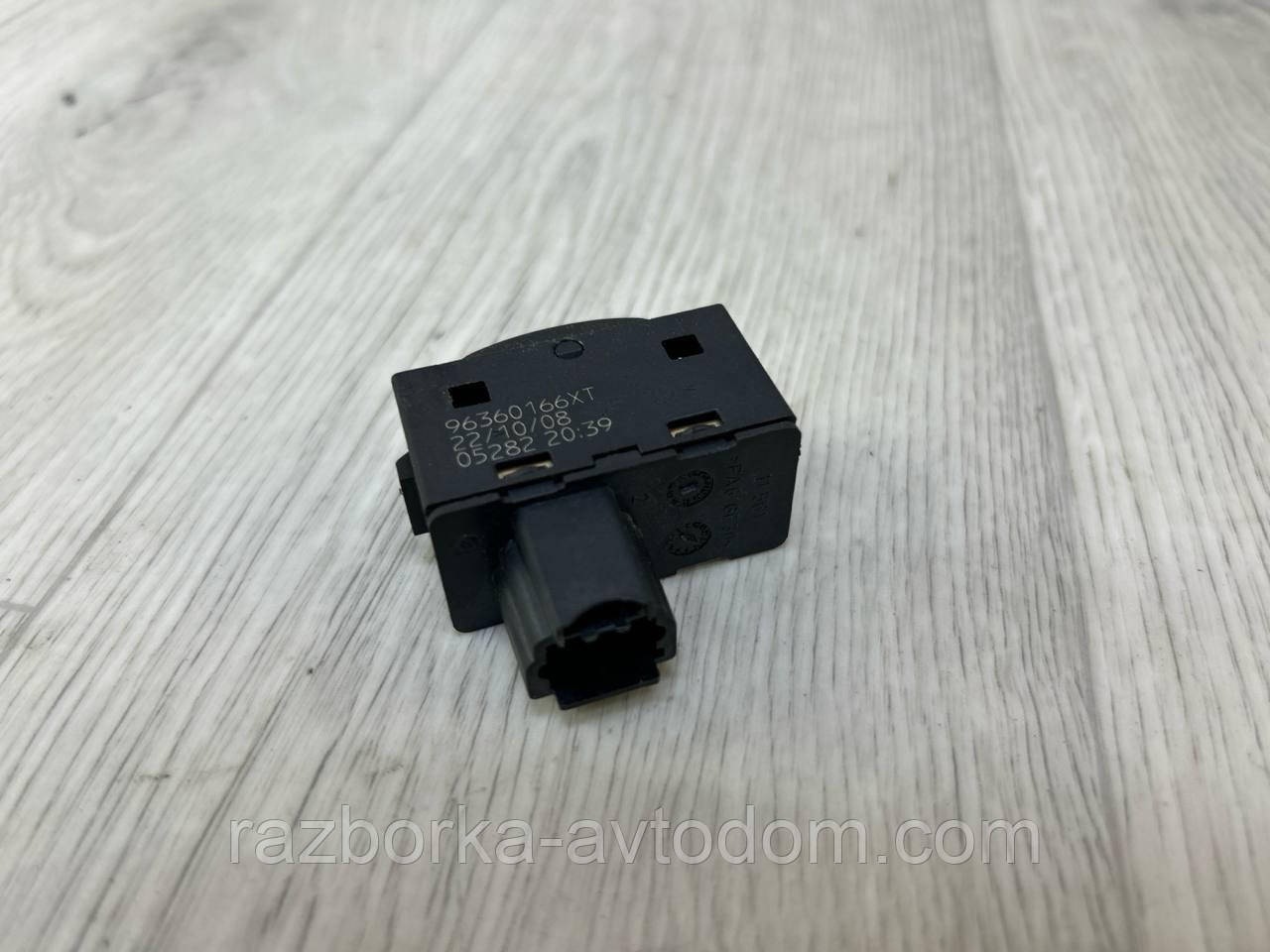Кнопка склопідіймача дверцят задньої лівої PEUGEOT 407 (04-11) OE:96360166xt