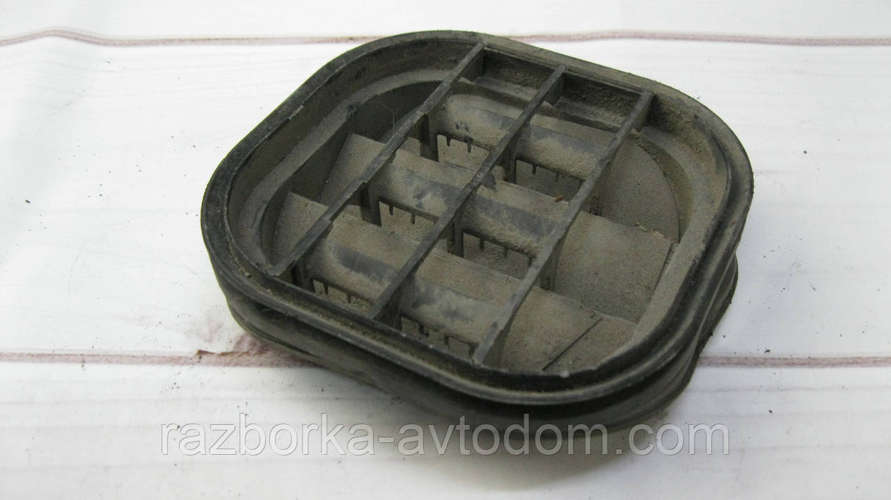 Решітка вентиляції Opel Corsa C (2000-2012), Combo (2001-2011) OE:90566857